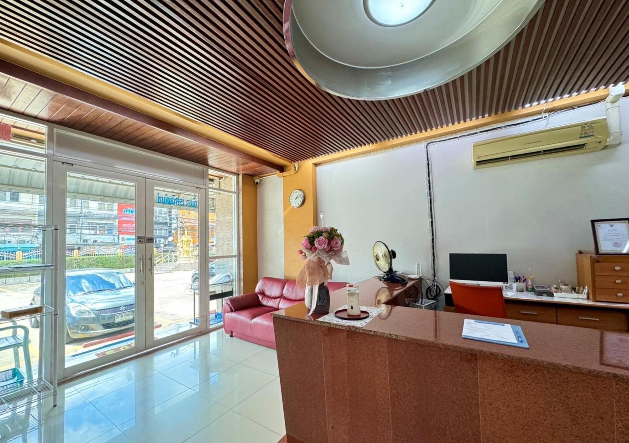 Nicha Residence Hotel Bangkok Exterior foto